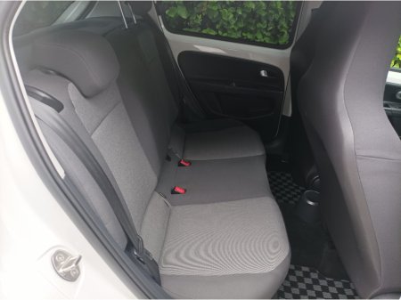 2014 Volkswagen up! DBA-AACHY 5DR AUTO €8,995 thumbnail