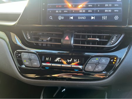 2019 Toyota C-HR SOL HYBRID AUTMATIC 1.8 PETROL //HALF LEATHER HEATED SEATS//REVERSE CAMERA//KEYLESS ENTRY//ADAPTIVE CRUISE CONTROL// €21,950 thumbnail