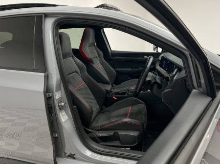 2022 Volkswagen Golf GTI CLUBSPORT 2.0 TSI 300HP *PAN ROOF* €49,990 thumbnail