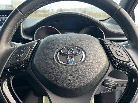 2017 Toyota C-HR 1.8 HYBRID AUTO LOW KM €16,950 thumbnail