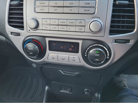 2010 Hyundai i20 (3 months warranty) 1.2 DE LUXURY 5DR €3,999 thumbnail