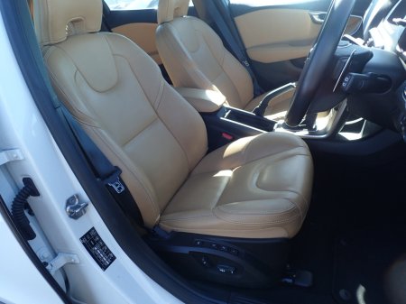 2018 Volvo V40 Cross Country 2.0 D4 CROSS COUNTRY SE LUXURY DIESEL 190 BHP AUTOMATIC // FULL LEATHER ELECTRIC SEATS // REVERSING CAMERA // CRUISE CONTROL // LANE ASSIST // FULL HARMAN KARDON SURROUND SOUND SYSTEM // TOP SPEC €17,950 thumbnail