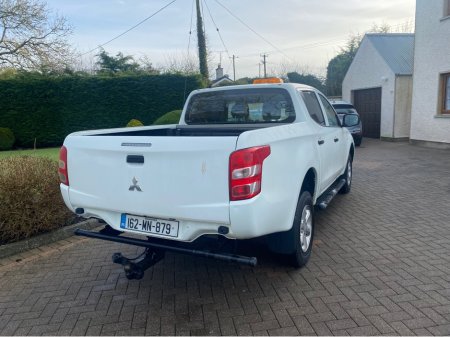 2016 Mitsubishi L200 DID 4LIFE 4DR 2.5 CR 4WORK €18,000 thumbnail