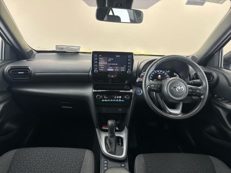 2024 Toyota Yaris Cross LunaSport Hybrid €30,950 thumbnail