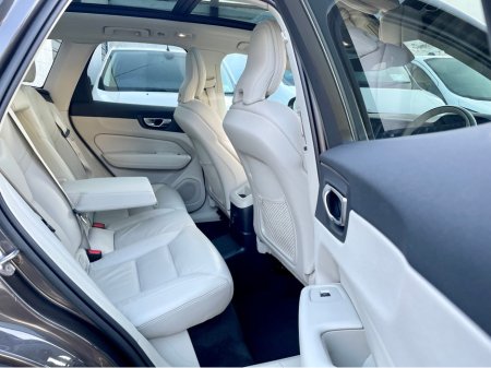 2023 Volvo XC60 T6 RECHARGE PHEV AWD AUTO PLUS DARK €40,950