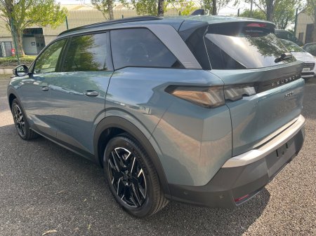 2025 Peugeot 5008 1.2 Hybrid 136bhp E-DCS6 Allure €51,700