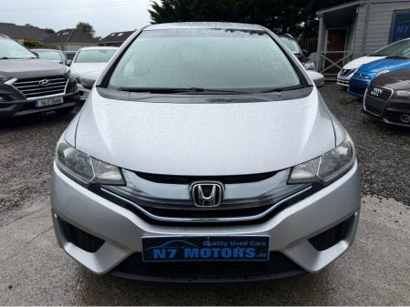 2015 Honda Fit 1.5 HYBRID AUTO €8,950