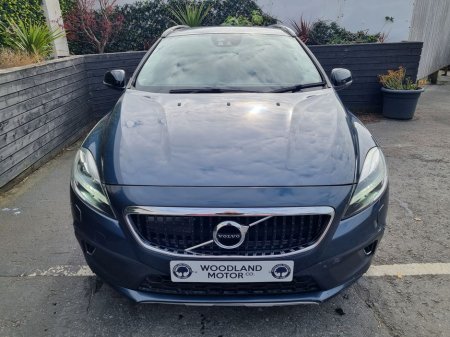 2017 Volvo V40 2.0D4 CROSS COUNTRY / HIGH SPEC / LOW MILEAGE / TAX €270 ( 172 DECEMBER REG ) €17,950