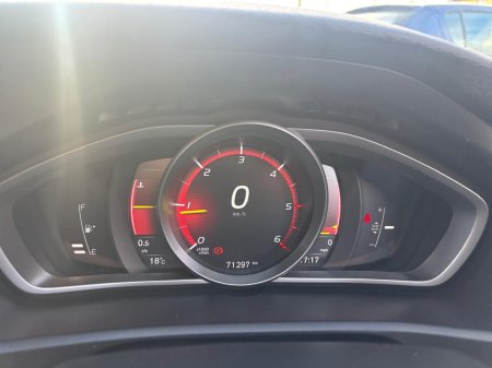 2018 Volvo V40 RESERVE  DEPOSIT  D2 MOMENTUM ED 5DR  ONE   OWNER   /  FULL  VOLVO  SERVICE  SERVICE  HISTORY