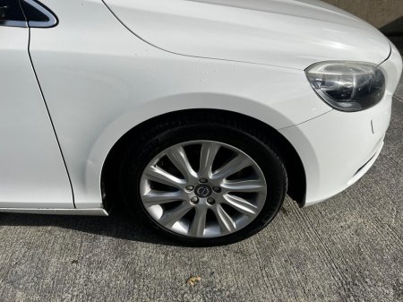 2015 Volvo V40 Volvo V40 T4 1.6 petrol automatic €11,900