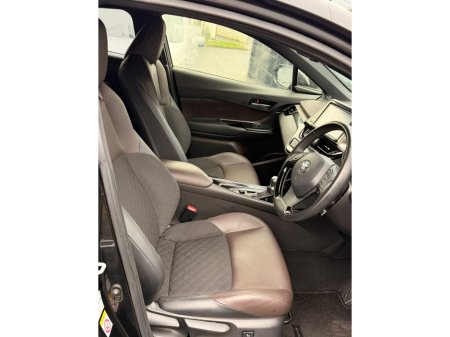 2017 Toyota C-HR  €19,000 thumbnail