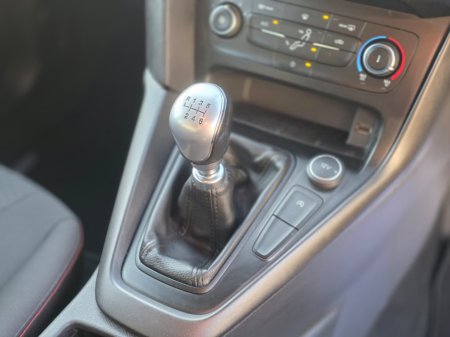 2018 Ford Focus 1.0 T ST-LINE ECOBOOST 1 140PS 5DR €12,900 thumbnail