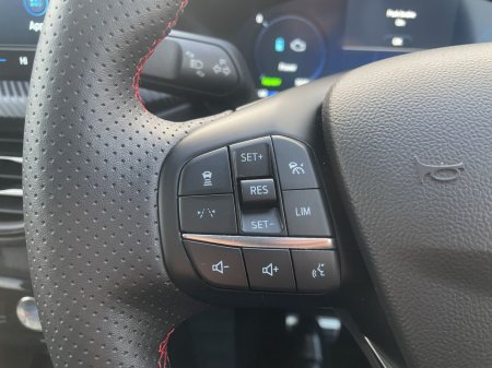 2025 Ford Kuga ST-Line X €32,984 thumbnail