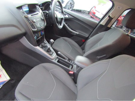 2015 Ford Focus 1.5 TDCI ZETEC 120PS 5DR thumbnail