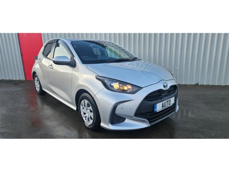 2020 Toyota Yaris hybrid/petrol automatic 1.5 new model low kms €14,750