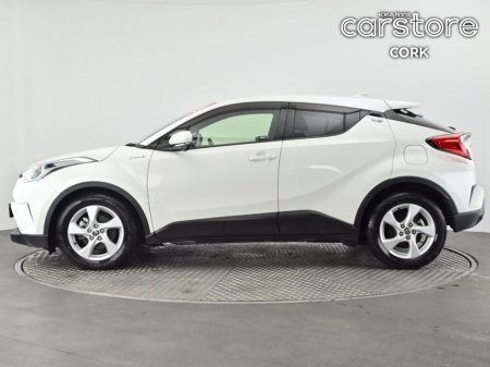 2017 Toyota C-HR C-HR HYBRID AUTO €18,880 thumbnail