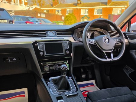 2015 Volkswagen Passat 1.6 TDI 120HP Highline €13,999 thumbnail