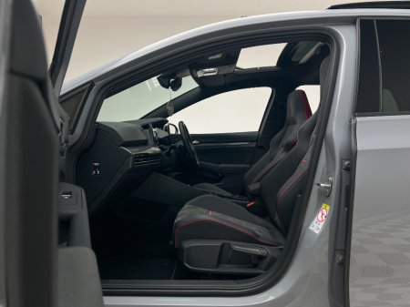 2022 Volkswagen Golf GTI CLUBSPORT 2.0 TSI 300HP *PAN ROOF* €49,990 thumbnail