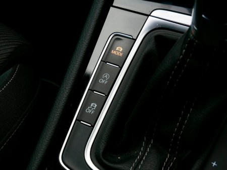 2019 Volkswagen Golf 2.0 TSI 5DR 300HP DSG 4M R €34,950 thumbnail