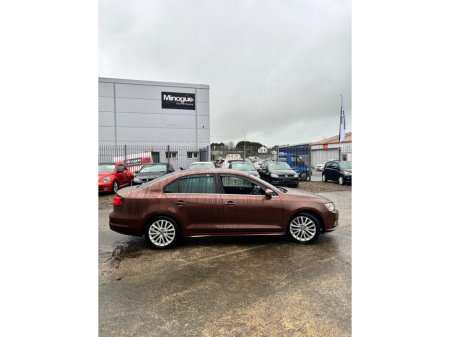 2017 Volkswagen Jetta 2.0 TDI 110HP Highline €16,995 thumbnail