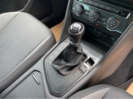 2017 Volkswagen Tiguan 2.0 TDi SE €17,995 thumbnail