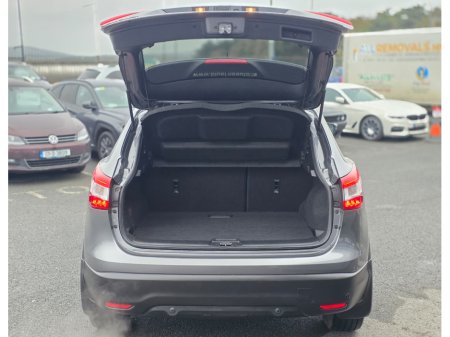 2015 Nissan Qashqai 1.2 PET SVE + GLASS ROYALE ROOF E6 4DR €14,950 thumbnail