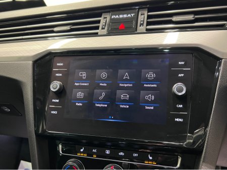 2020 Volkswagen Passat TDI SEL S-A 4DR AUTO €19,700 thumbnail