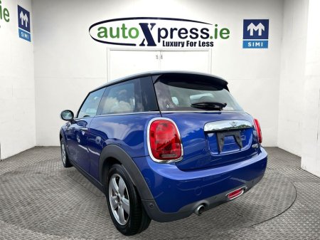 2018 MINI Cooper D 1.5 Automatic, Reversing camera €17,995