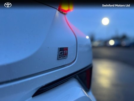 2023 Toyota C-HR C-HR 2.0 HYBRID GR SPORT thumbnail