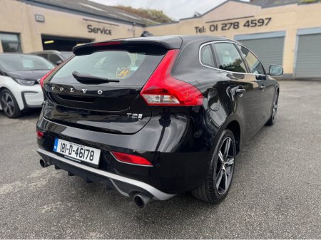 2018 Volvo V40 2.0 T2 R-DESIGN 122BHP 5DR 40 SERIES €17,995