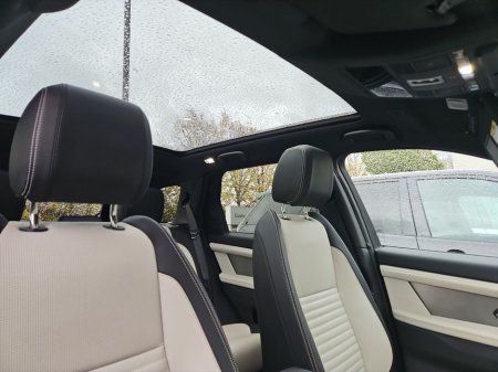 2025 Land Rover Discovery Sport 1.5 PHEV SE R Dynamic €63,950 thumbnail