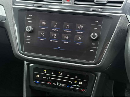 2023 Volkswagen Tiguan LIFE 2.0 TDI MANUAL 6SPEED FWD 122BHP €36,950 thumbnail