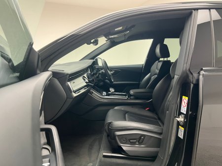 2023 Audi Q8 55 TFSI E S LINE BLACK ED 381HP QUATTRO €75,990 thumbnail