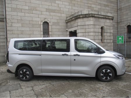 2025 Ford Transit Custom KOMBI TREND 2.5 PHEV 9 SEATER €59,950