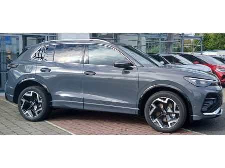 2025 Volkswagen Tiguan R-Line 75 1.5 PHEV DSG 204HP *REAR VIEW CAMERA, SUNROOF, HEATED FRONT SEATS* €54,995