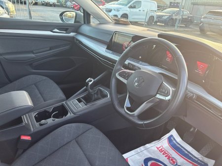 2024 Volkswagen Golf 1.0 TSI 110HP Life €24,975 thumbnail