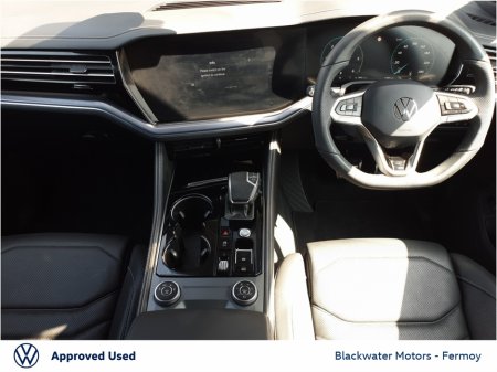 2025 Volkswagen Touareg 3.0TDI 231BHP R-LINE 4-MOTION AUTOMATIC WITH BLACK STYLE PACK & UPGRADED ALLOYS €109,950