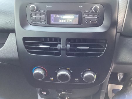 2016 Renault Clio IV Expression 1.2 4DR €8,750 thumbnail