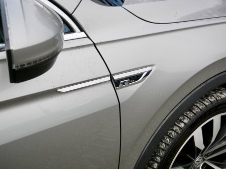 2018 Volkswagen Tiguan 2.0 TDI 150HP 4WD R-Line DSG €29,950 thumbnail