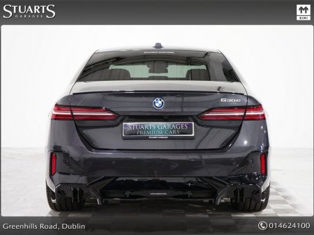 2025 BMW 5 Series *COMFORT PLUS PACK AND 20” 938 STAR ALLOYS* SOPHISTO GREY METALLIC, BLACK QUILTED LEATER INTERIOR, 20” 938m ALLOYS, COMFORT ACCESS, HEATED STEERING WH €68,945
