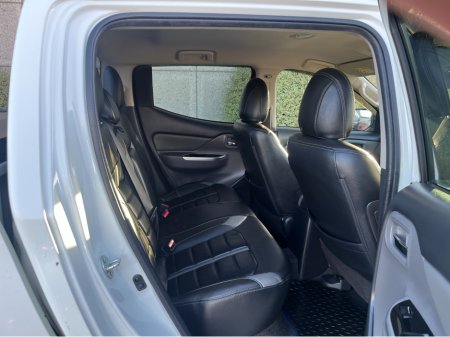 2017 Mitsubishi L200 DID BARBARIAN D/C 4WD 18 2.5 MANUAL //HIGH SPEC//FULL LEATHER//HEATED SEATS//REVEVRSE CAMERA//KEYLESS ENTRY// thumbnail