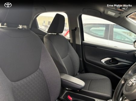 2023 Toyota Yaris YARIS 1.5 HYBRID LUNA €22,950 thumbnail