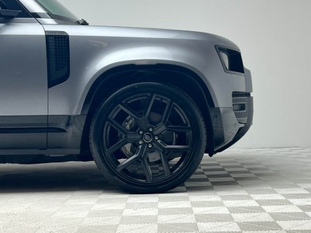 2024 Land Rover Defender HSE X-DYNAMIC P400E €87,990 thumbnail