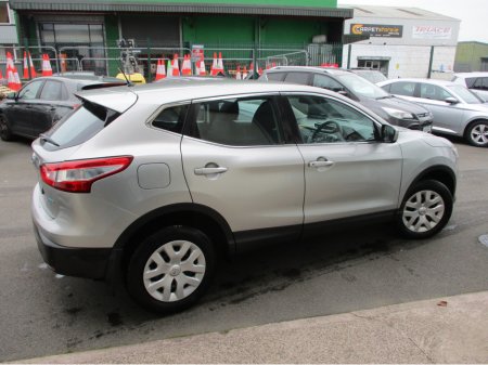 2015 Nissan Qashqai 1.5 DSL XE SAFETY PK 4 4DR €9,950