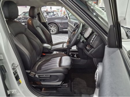 2021 MINI Countryman SE ALL4 EXCLUSIVE (PLUG IN HYBRID) AUTOMATIC **ONE OWNER / HUGE SPEC / APPLE CARPLAY / CRUISE CONTROL / FULL BLACK LEATHER / HEATED FRONT SEATS / REVERSE CAMERA / REAR TINTED GLASS / SAT NAV** €27,900 thumbnail