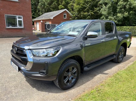 2025 Toyota Hilux 2.8 SR5 DOUBLE CAB €55,950