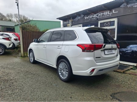 2019 Mitsubishi Outlander 2.4 JURO PHEV 4WD 20 2.0 200BHP 5DR €17,950 thumbnail