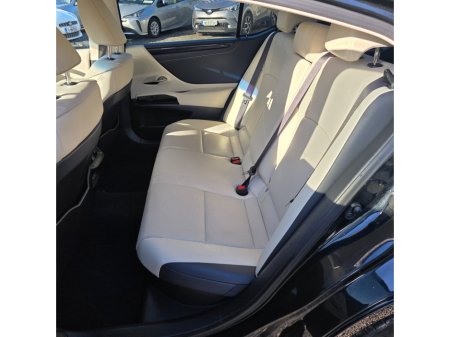 2023 Lexus ES 300 H ES300h Dynamic €43,950 thumbnail