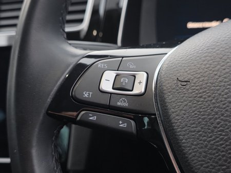 2018 Volkswagen Golf 1.0 TSI 115HP R-Line €18,999 thumbnail