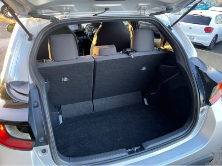 2021 Toyota Yaris X HYBRID AUTOMATIC 1.5 PETROL //KEYLESS ENTRY//REVERSE CAMERA//ADAPTIVE CRUISE CONTROL// €16,950 thumbnail